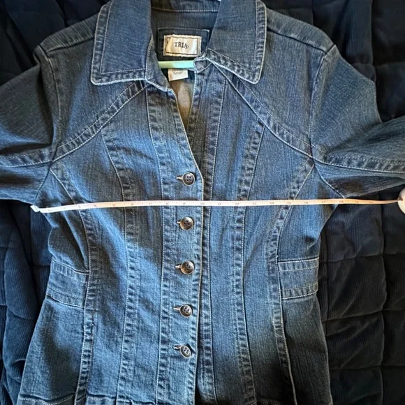 EUC TRIA Fitted Jean Jacket Stretchy Denim Size M - Picture 7 of 8